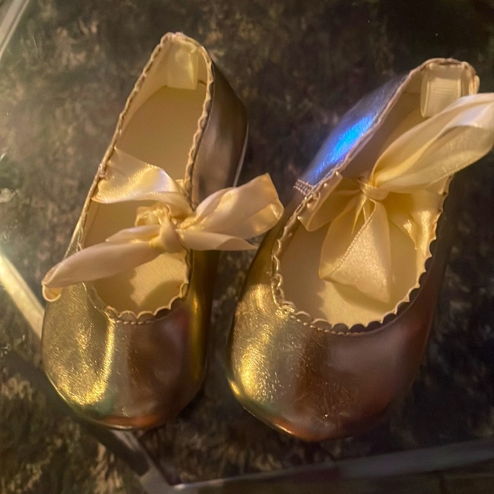 Gold Soft bottom ballet dress shoes flats tie up ribbon worn once size 4 infant